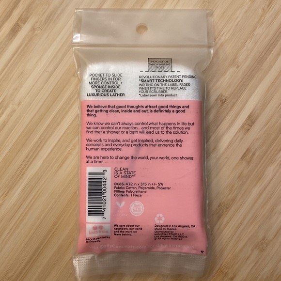 Travel size exfoliating makeup removal face scrubber - Picture 3 of 3